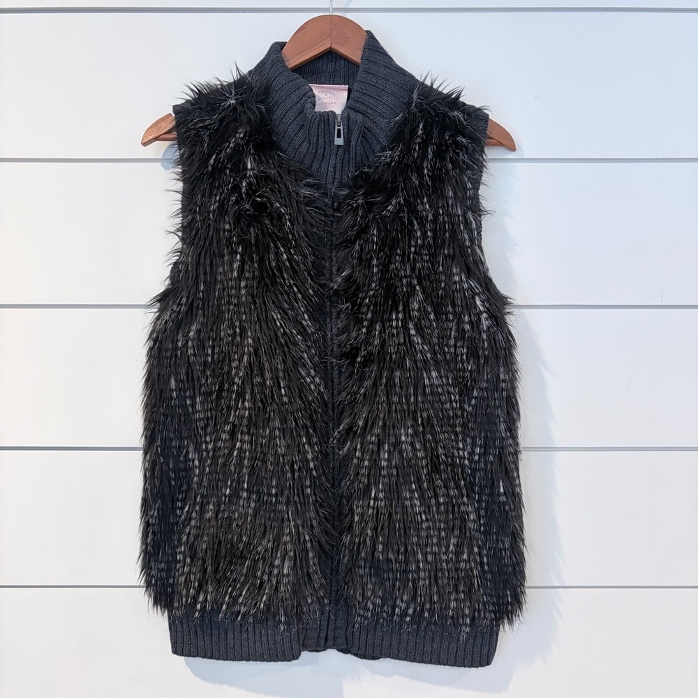 Romeo & Juliet Couture Gray Faux Fur Knit Vest Women M Boho Mobwife Chic